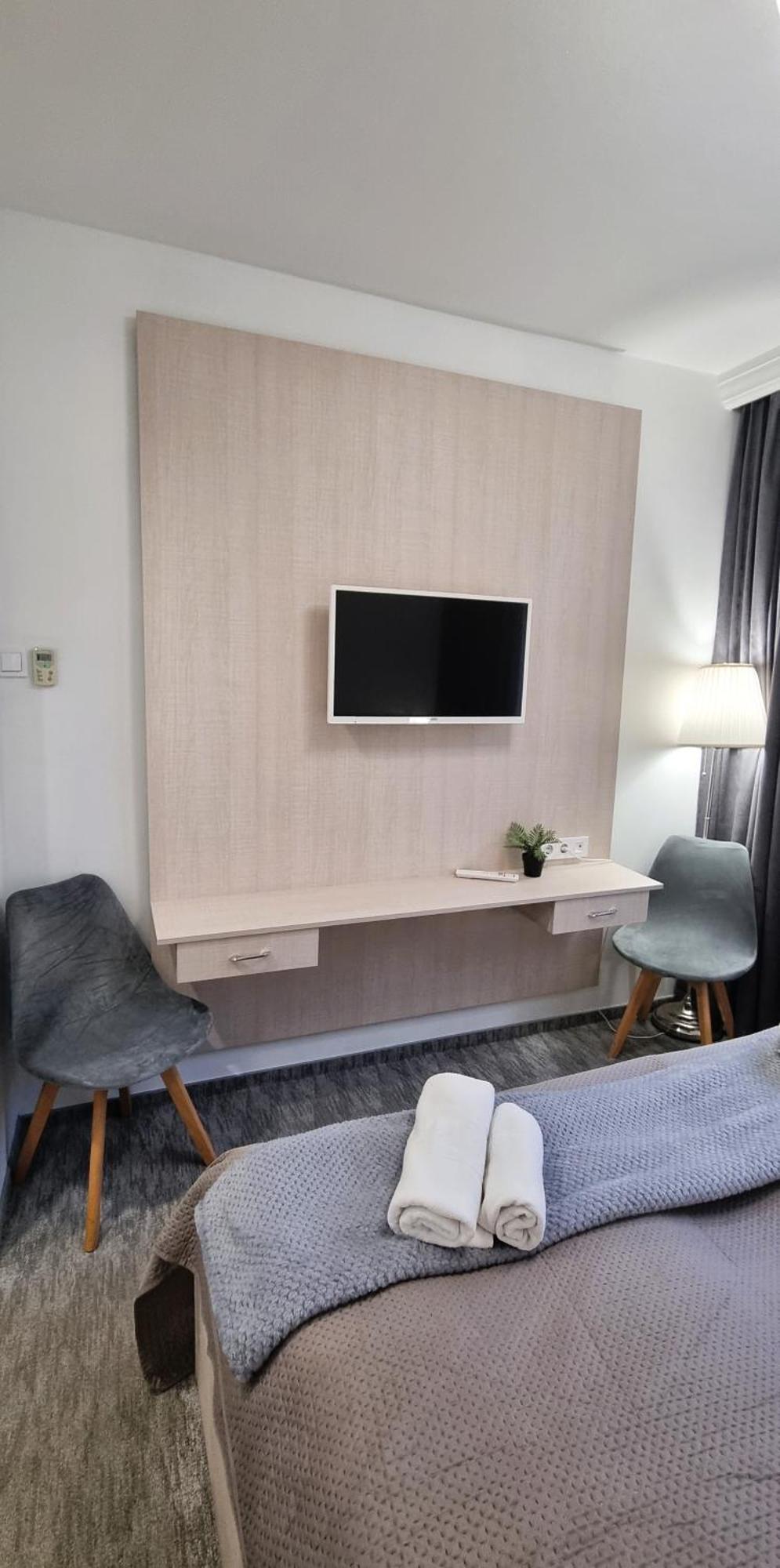 Hotel Harom Gunar Kecskemét Exteriör bild