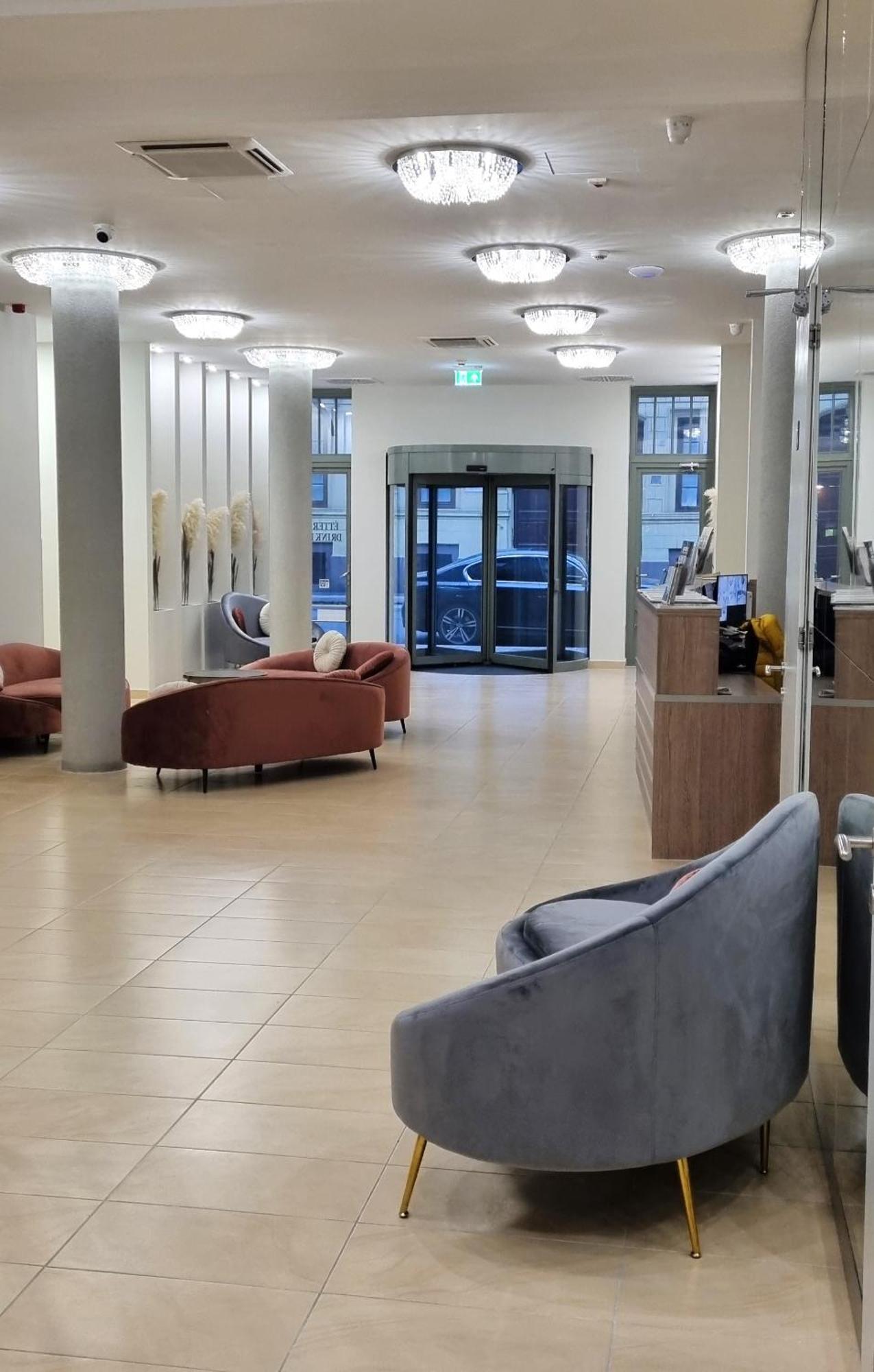 Hotel Harom Gunar Kecskemét Exteriör bild