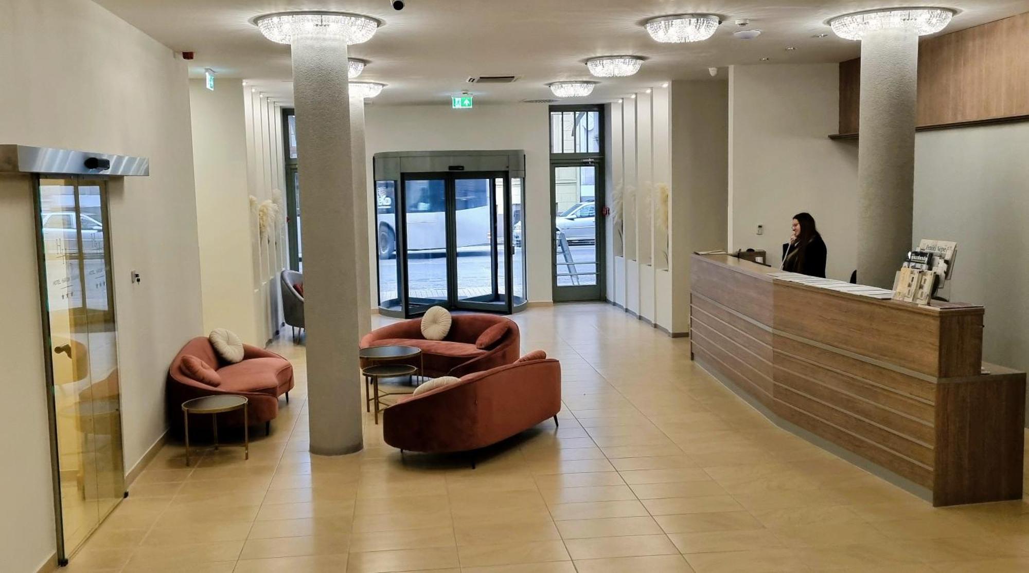 Hotel Harom Gunar Kecskemét Exteriör bild