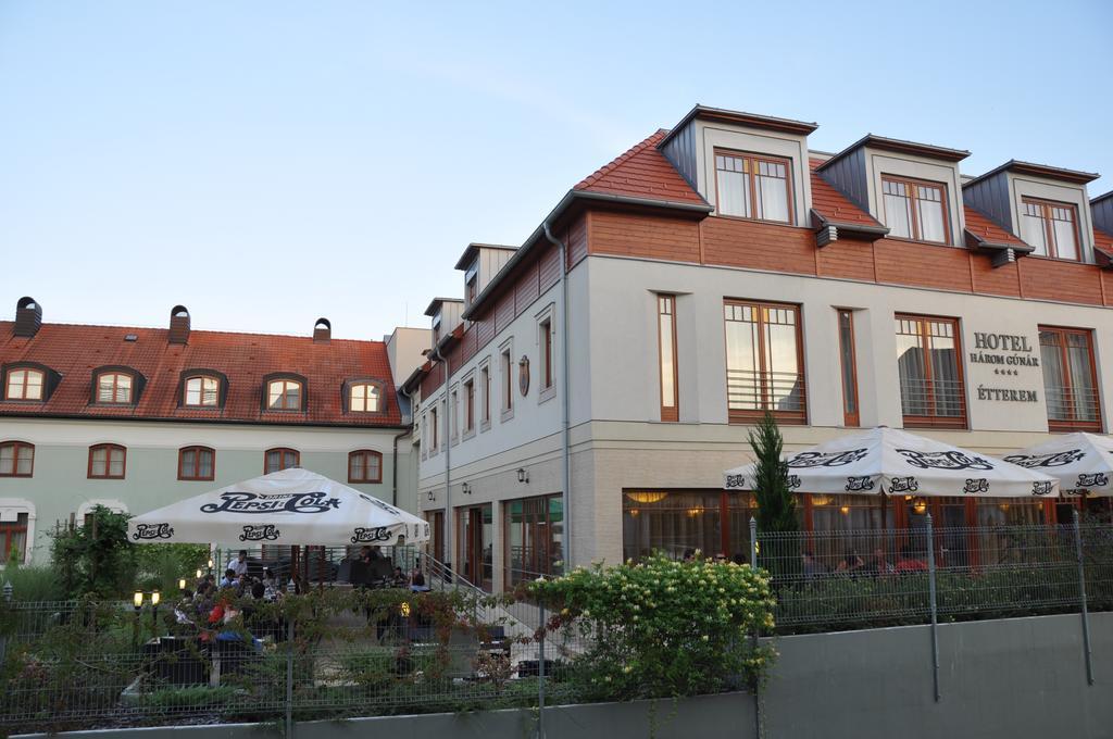 Hotel Harom Gunar Kecskemét Exteriör bild